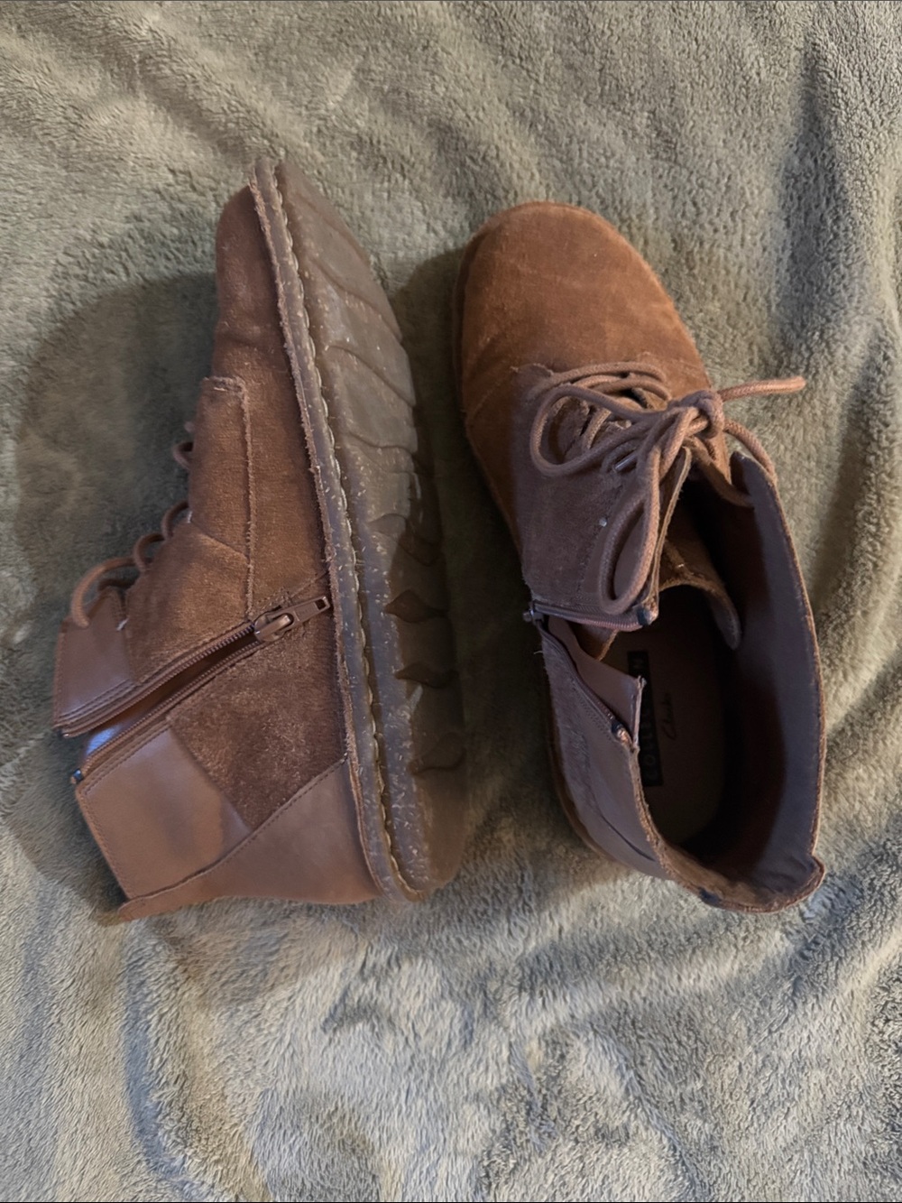 Clarks women’s Brown Suede Lace-Up Casual Boots